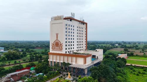 Agra Hotel | Discover Saura Hotel in Agra: Pool, Spa & Ocean Views