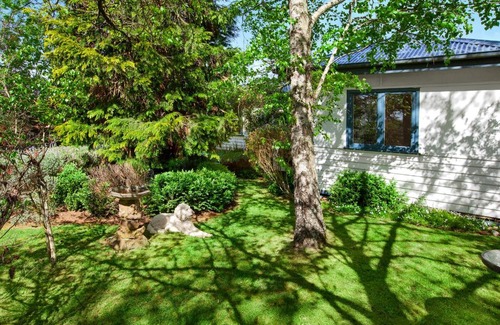 Daylesford House | Pet-Friendly Sausalito: 4-Star Retreat with Top Reviews