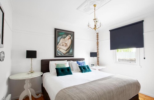 Daylesford House | Pet-Friendly Sausalito: 4-Star Retreat with Top Reviews