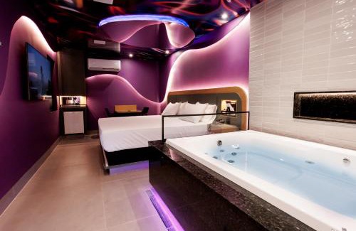 Goiania Hotel | Cozy Savanas Motel: Enjoy Breakfast & Relax in the Hot Tub
