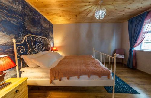 Mirzaani House | Top-Rated Savanna Guest House: Family & Pet Friendly Stay