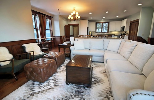 Snowshoe House | Relaxing Retreat at Savanna - Hot Tub Near Soaring Eagle
