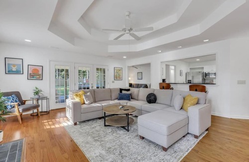 Savannah House | Family-Friendly Savannah 5BR with Pool, Jacuzzi & Firepit