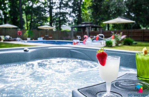 Savannah House | Family-Friendly Savannah 5BR with Pool, Jacuzzi & Firepit