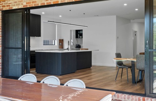 Fingal House | Ideal Savannah Hotel Near Black Bull Golf Course for Families