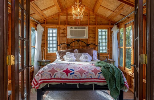 Celeste Bed & Breakfast | Experience Savannah's Meadow: Pool, Spa & Family-Friendly Fun
