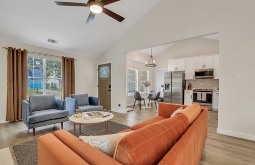 Savannah House | Inviting Savannah Sanctuary: 4-Bedroom Family Retreat