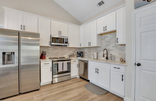 Savannah House | Inviting Savannah Sanctuary: 4-Bedroom Family Retreat