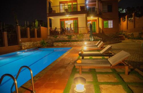 Lubowa House | Discover Savannah Suites: Top-Rated Stay with Pool & Kitchen