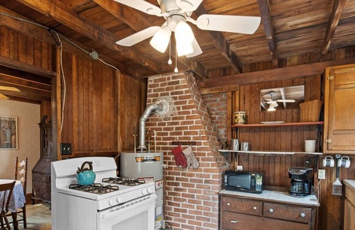 Kingston House | Beautiful Beachfront Retreat in Kingston with Ocean Access