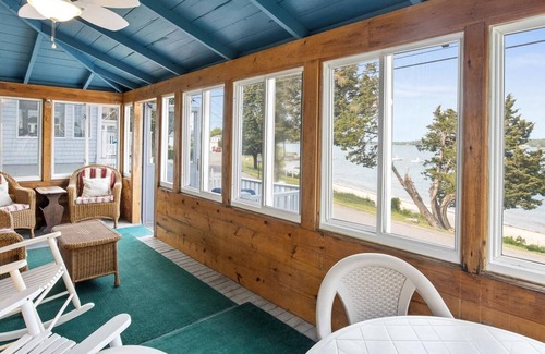 Kingston House | Beautiful Beachfront Retreat in Kingston with Ocean Access
