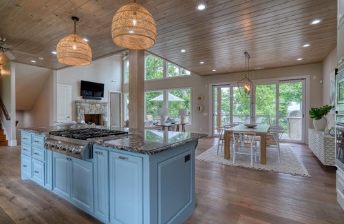 Vinita House | Experience Scenic Lake Views with Pool Access and 10/10 Rating