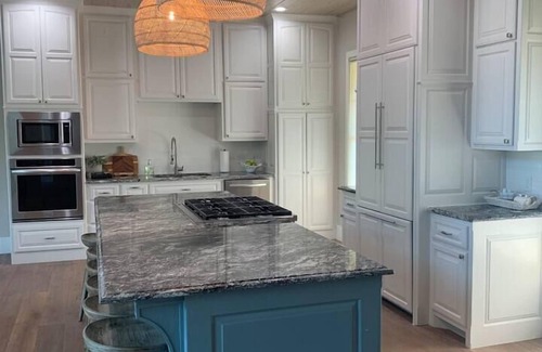 Vinita House | Experience Scenic Lake Views with Pool Access and 10/10 Rating