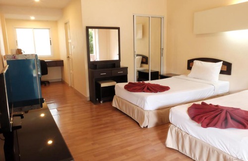 Mae Nam Resort | Discover Save House Resort with Pool and Breakfast Delights