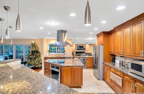 Clearwater House | Budget-Friendly Retreat with Oceanfront Views and Amenities