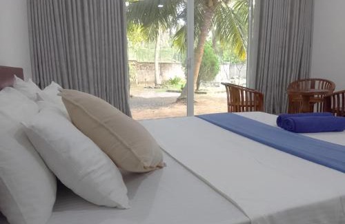 Hikkaduwa Hotel | Budget-Friendly Savendro: Family and Wheelchair Accessible