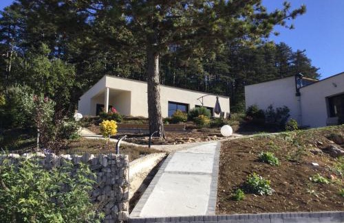 Savigny-les-Beaune Villa | Exquisite Savigny View with Inviting Hot Tub and 9.7 Rating