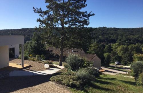 Savigny-les-Beaune Villa | Exquisite Savigny View with Inviting Hot Tub and 9.7 Rating