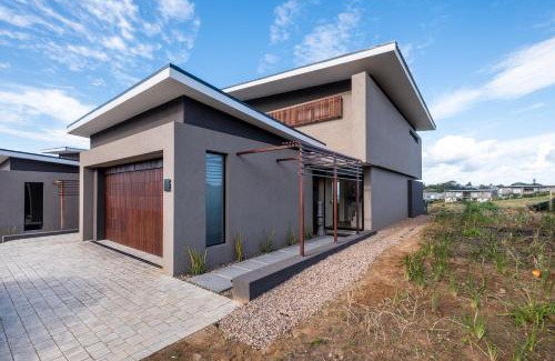 Salt Rock Apartment | Relaxing Stay at Savili 1 - Zululami, Rated 9/10