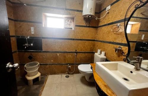 Sardarshahar Hotel | Savitro Palace