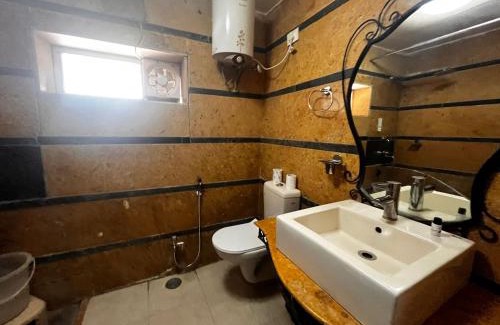 Sardarshahar Hotel | Savitro Palace
