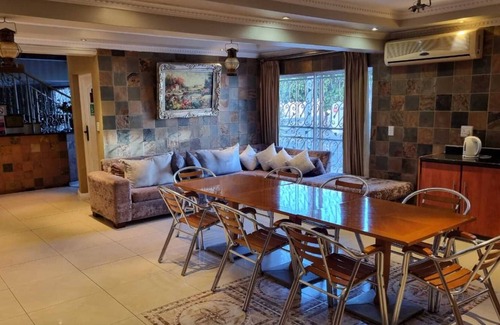 Rondebosch East Bed & Breakfast | Savoy Lodge - Budget standard double room