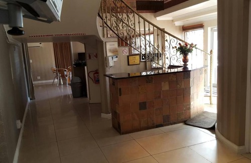 Rondebosch East Bed & Breakfast | Savoy Lodge with Breakfast included! - Budget standard double room 3