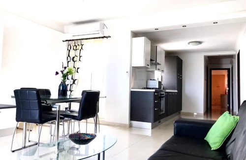 Bugibba House | SeaView 3 Bedroom Apartment - Guest Rated Perfect 10/10