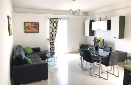 Bugibba House | SeaView 3 Bedroom Apartment - Guest Rated Perfect 10/10