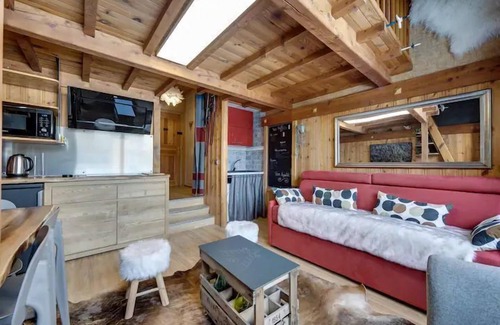 Val-d'Isere Apartment | Cozy Savoyard Style Apartment with Essential Amenities
