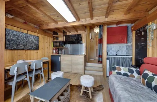Val-d'Isere Apartment | Cozy Savoyard Style Apartment with Essential Amenities