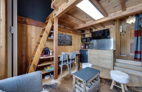 Val-d'Isere Apartment | Cozy Savoyard Style Apartment with Essential Amenities