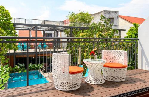 Historic George Town Hotel | Savv Hotel: Oceanfront Escape with Pool & Top Guest Ratings