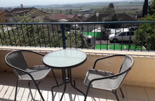Qiryat Shemona House | Pet-Friendly Savyon Apartment with Hot Tub in Galilee