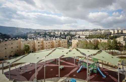 Jerusalem House | Elegant Flat in Residential Area - Pet Friendly & Rated 8.5