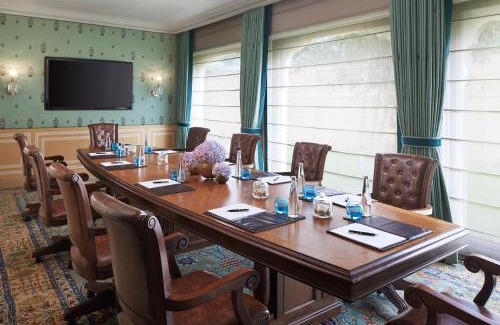 Rambagh Hotel | Exquisite Sawai Man Mahal: 5-Star Oceanfront Escape