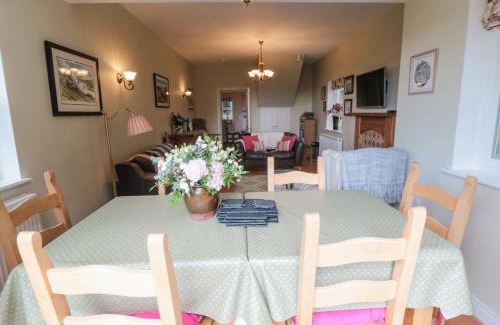 Potter Brompton House | Family-Friendly Stay at Sawdon Heights - 4 Star Rated Comfort