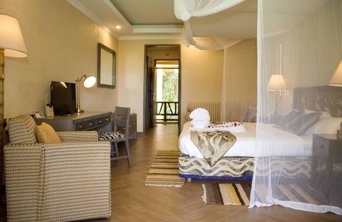Naivasha Cabin | Discover Sawela Lodge: Family-Friendly with Pool & Dining