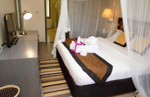 Naivasha Cabin | Discover Sawela Lodge: Family-Friendly with Pool & Dining