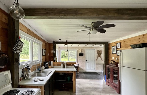 Curryville Cabin | Cozy Sawmill Creek Cabin: Family and Pet-Friendly Retreat