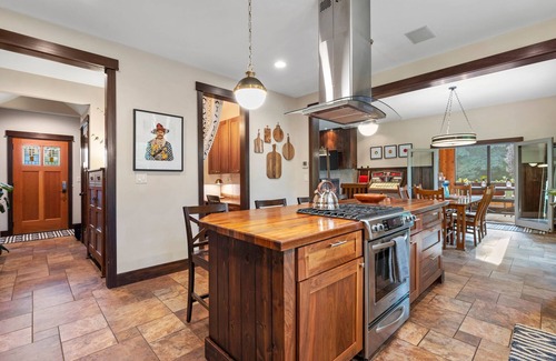 Harbert House | Discover Stay Gold: Your Ideal Sawyer Retreat Near the Beach