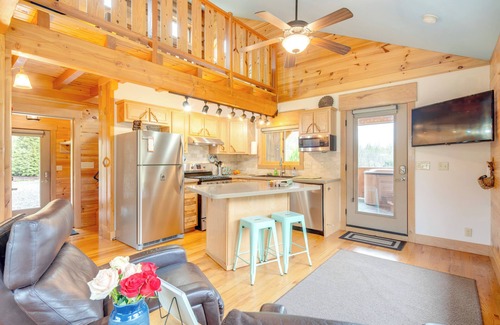 Skyland Cabin | Relax at Sawyer’s Cabin with Hot Tub, Near Asheville