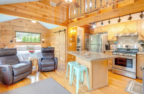Skyland Cabin | Relax at Sawyer’s Cabin with Hot Tub, Near Asheville