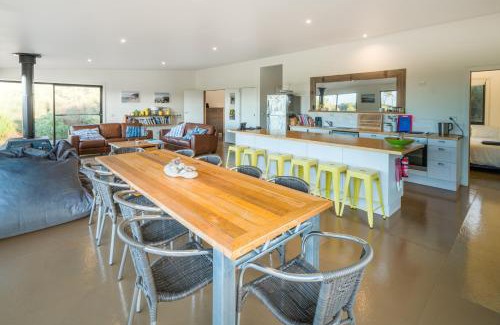 Blue Rocks House | Pet-Friendly Retreat at Sawyers Bay Shacks - 4-Star Stay!