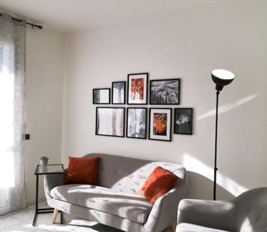 Intra Apartment | Discover Saxony House: Family-Friendly 4-Star Retreat