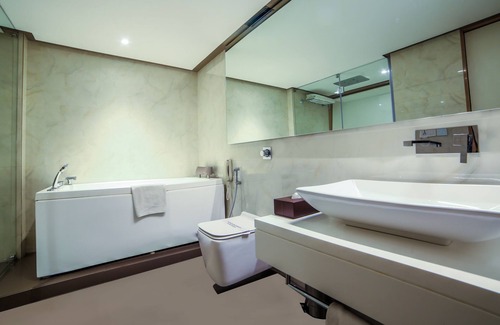 Indore Hotel | Elegant Sayaji Indore: 5-Star Stay with Spa & Pool
