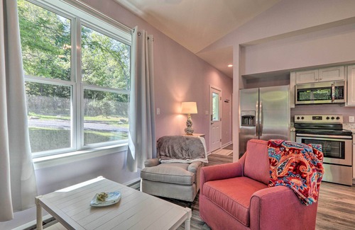 Saylorsburg Cottage | Discover The Wedgewood: Saylorsburg Retreat with Spa & Lake Views