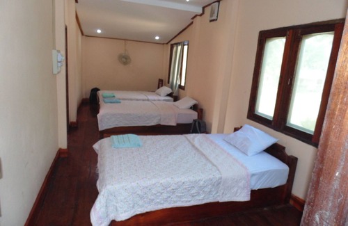 Nam Bak House | Inviting Saynambak Riverside Guest House with Breakfast & Dining