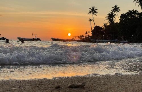 Polhena House | Oceanfront Sayuri Beach Hotel: Guest Rated 9/10 Experience