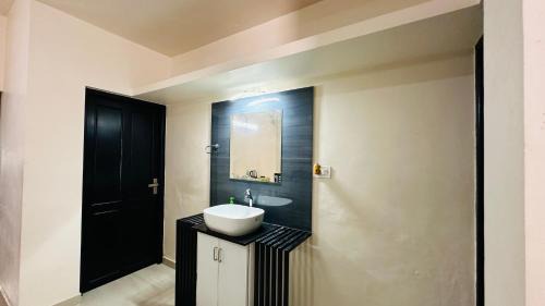 Kochi Apartment | Top-Rated Sayyid Suites: Family-Friendly Comfort Awaits